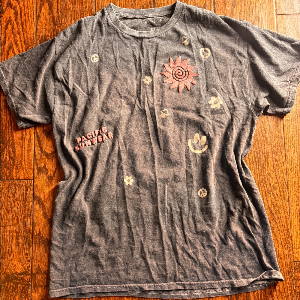Graphic pacsun Tee with Sun and Peace Symbols